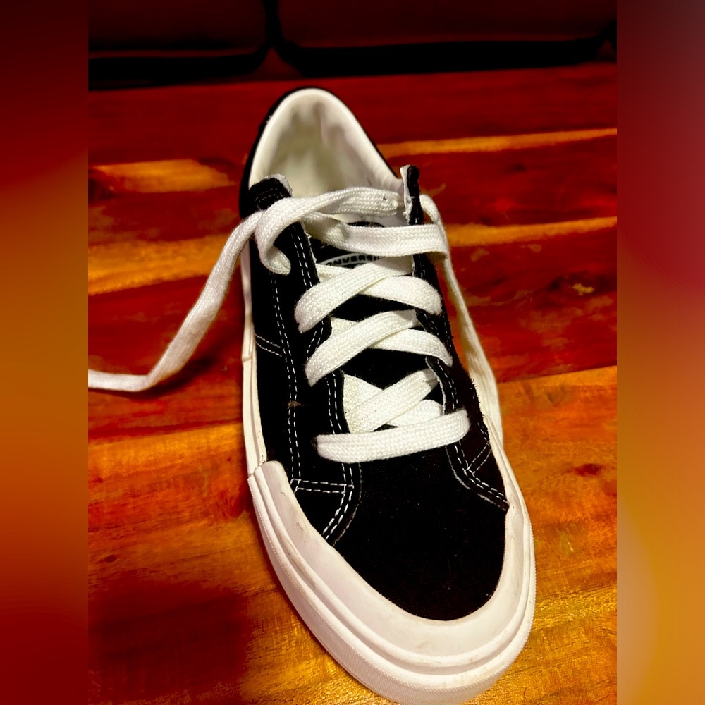 Converse sneakers size 7 woman warn once